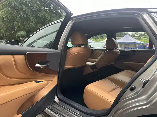Lexus LS 2021