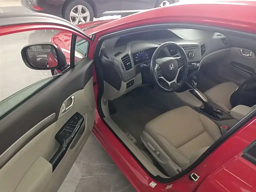 Honda Civic 2014 — фото 16