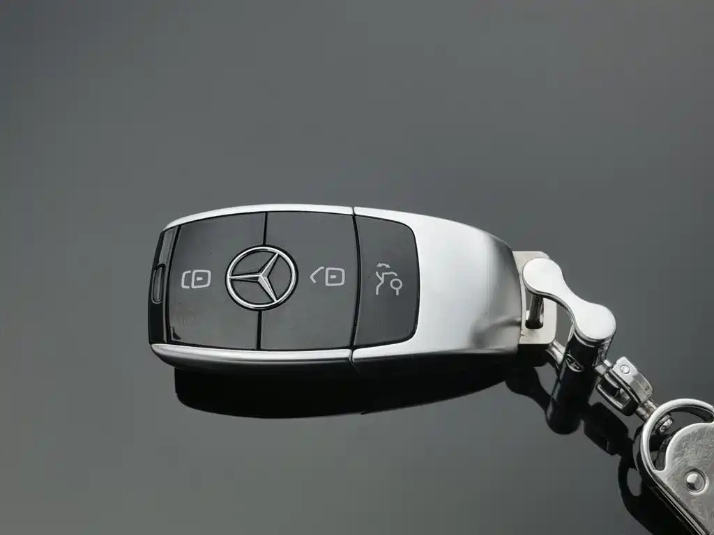 Mercedes-Benz E-Class 2022 — фото 19