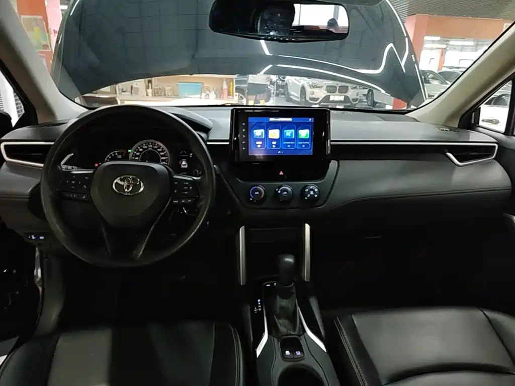 Toyota Corolla Cross 2023 — фото 10