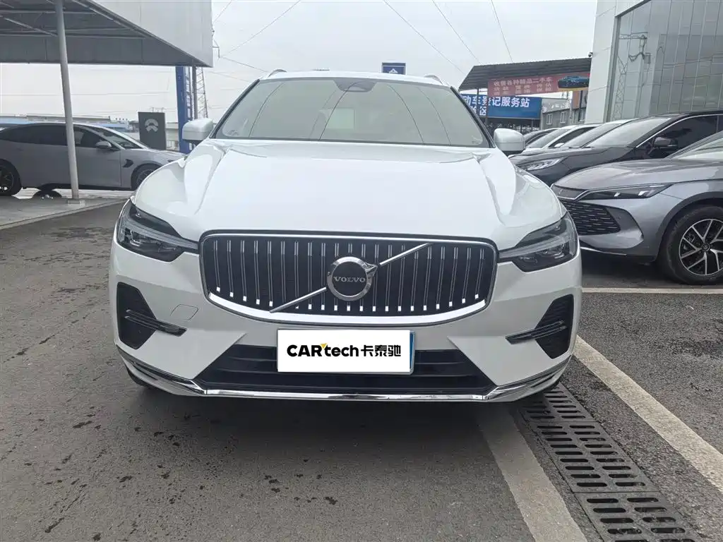 Volvo XC60 2022 — фото 2