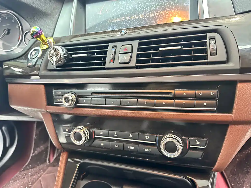 BMW 5 Series 2014 — фото 17