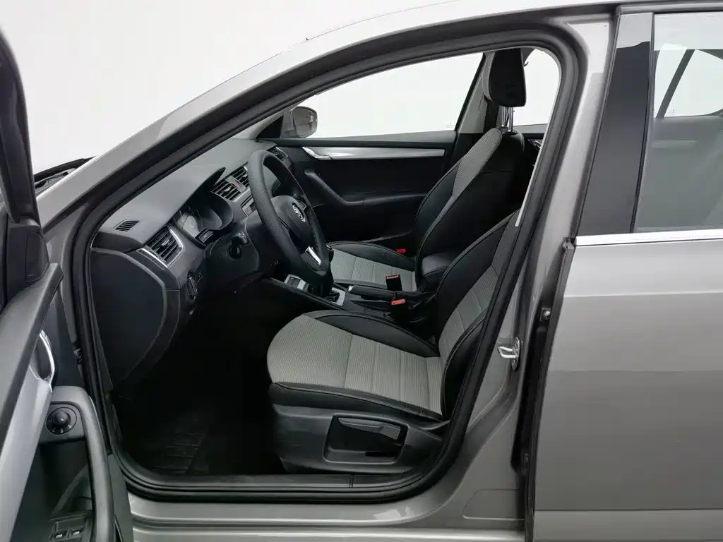 Skoda Octavia 2016 — фото 10