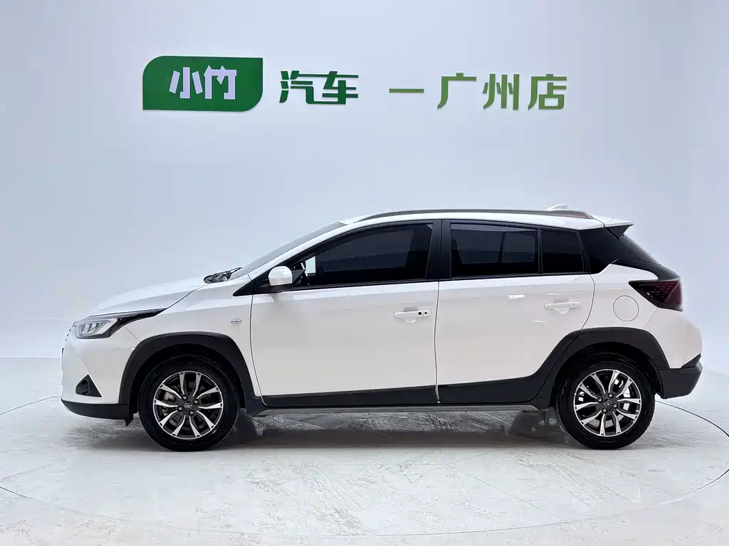 Toyota Yaris L 2022