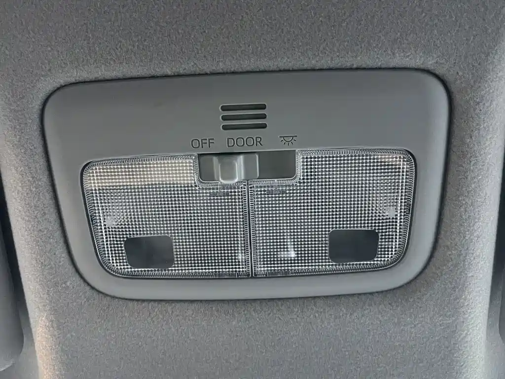 Toyota Yaris L 2022 — фото 25