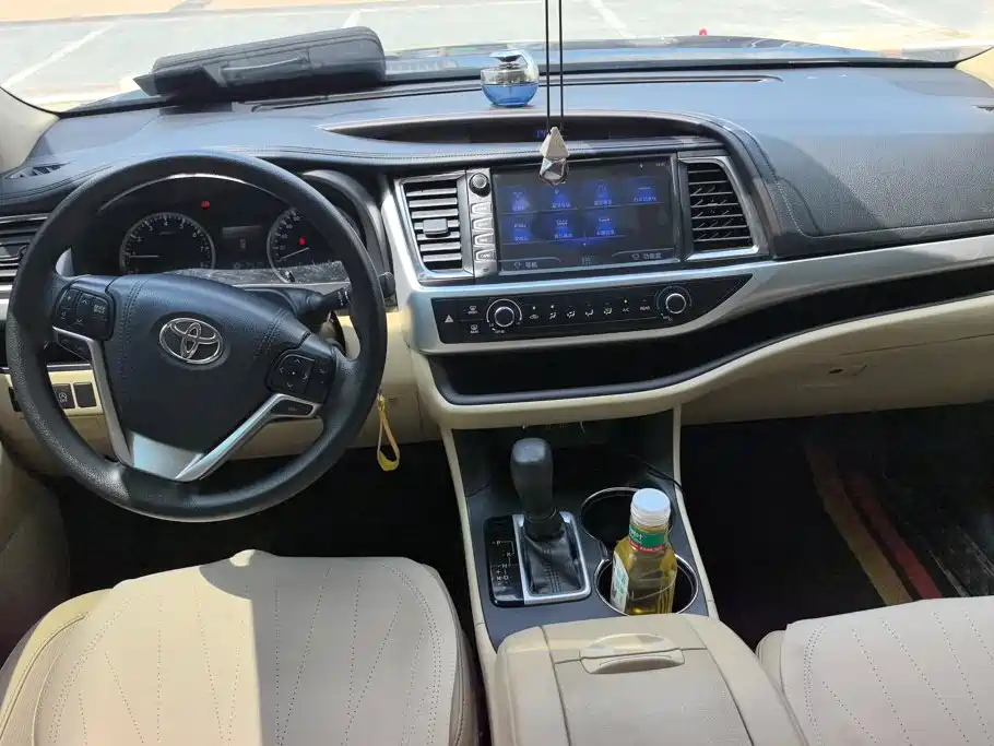 Toyota Highlander 2020 — фото 12