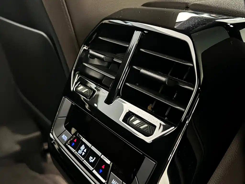 BMW iX 2025 — фото 14