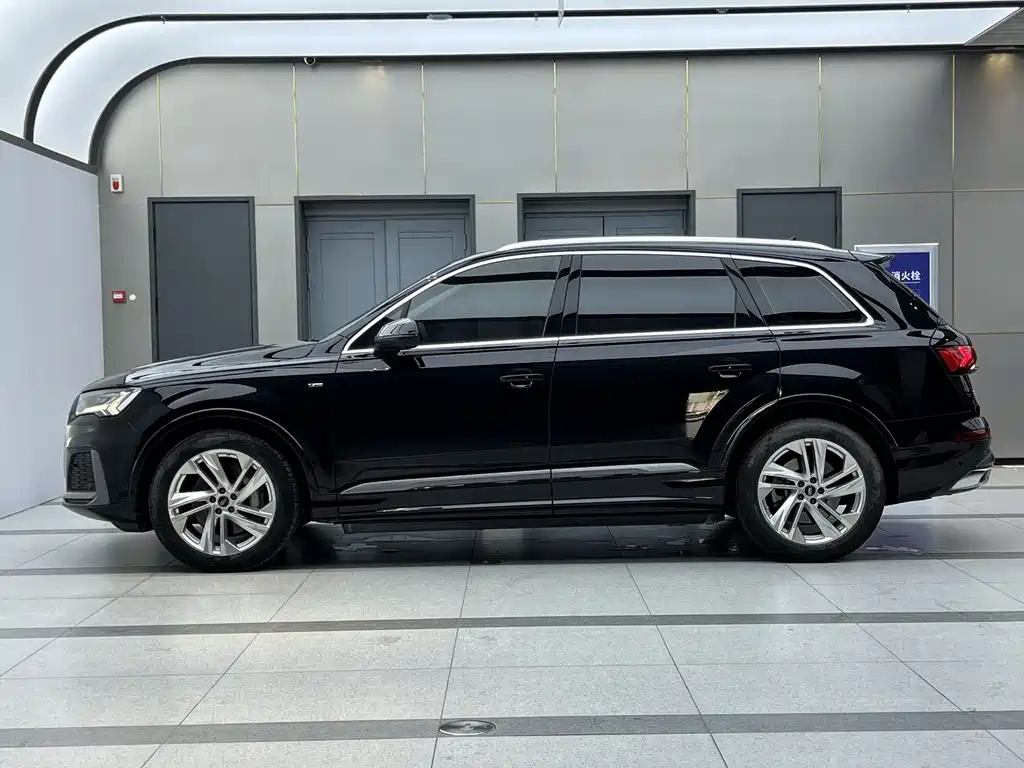 Audi Q7 2023 — фото 6