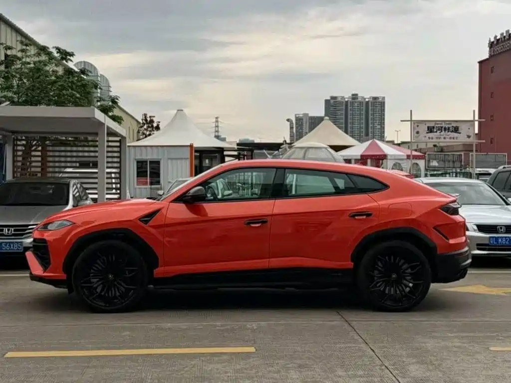 Lamborghini Urus SE 2026 — фото 2