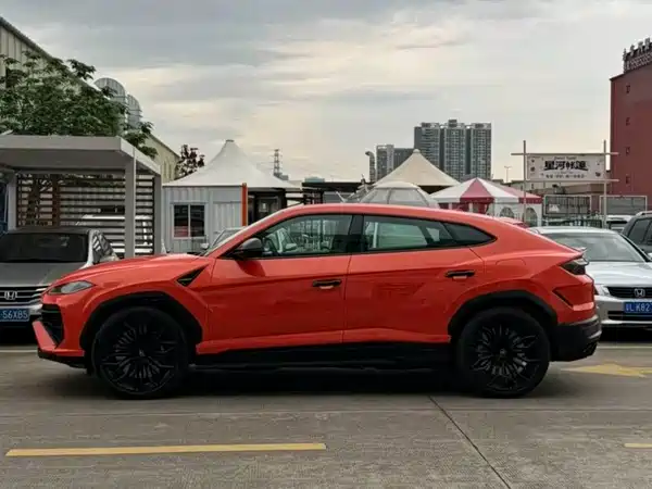 Lamborghini Urus SE 2026
