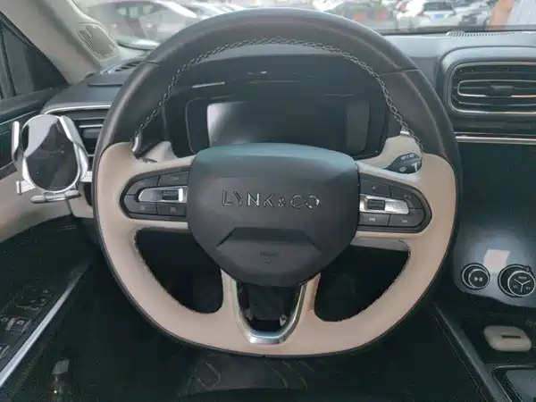 Lynk & Co 02 2022