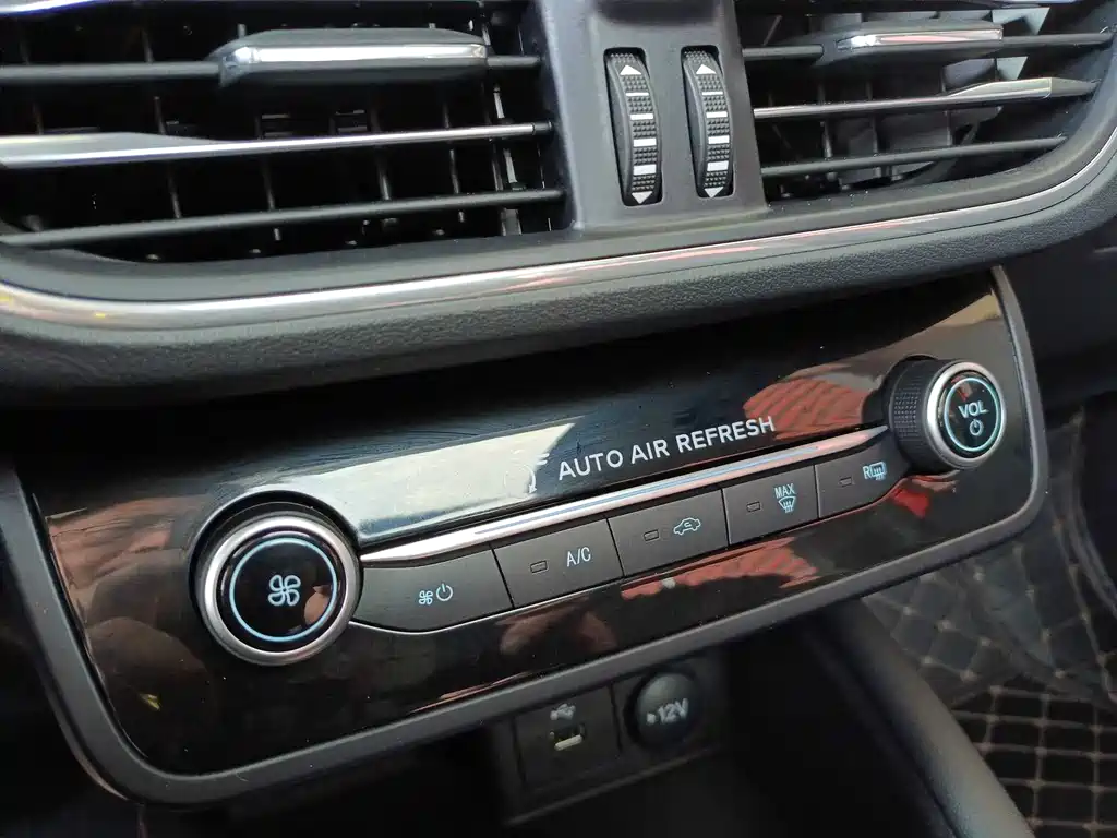 Ford Focus 2020 — фото 13