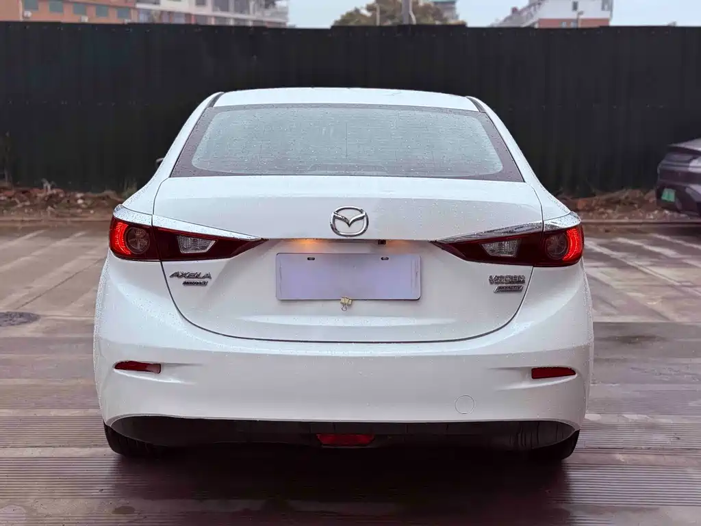 Mazda 3 Axela 2016 — фото 9