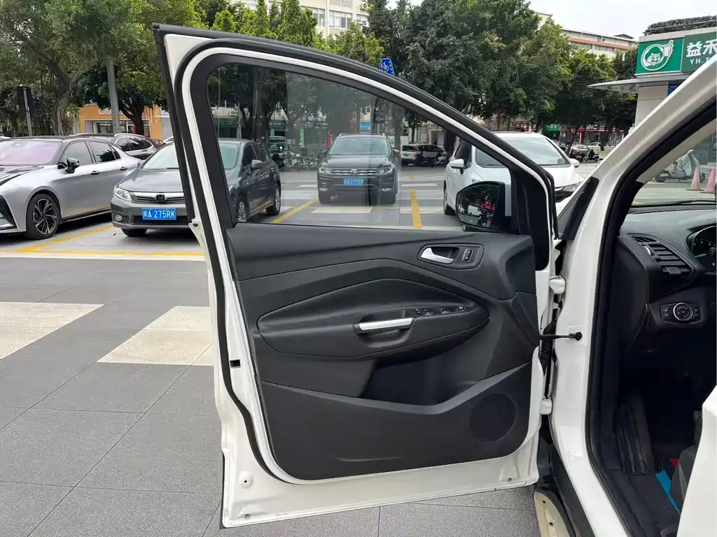 Ford Kuga 2018 — фото 11