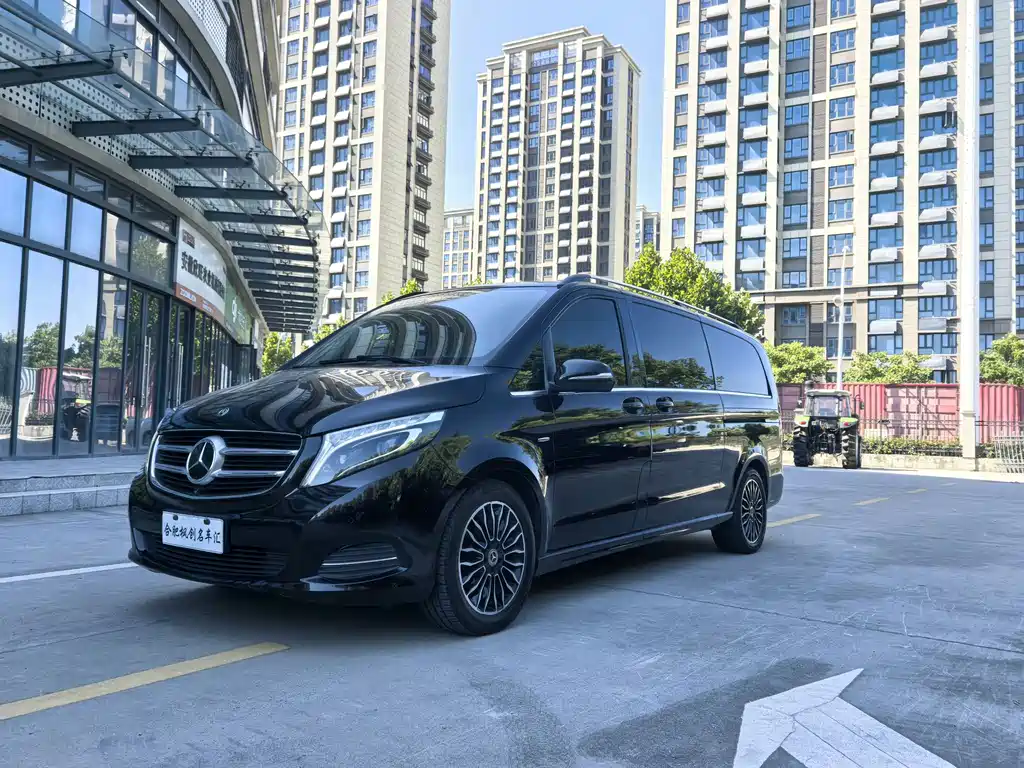 Mercedes-Benz V-Class 2019 — фото 1