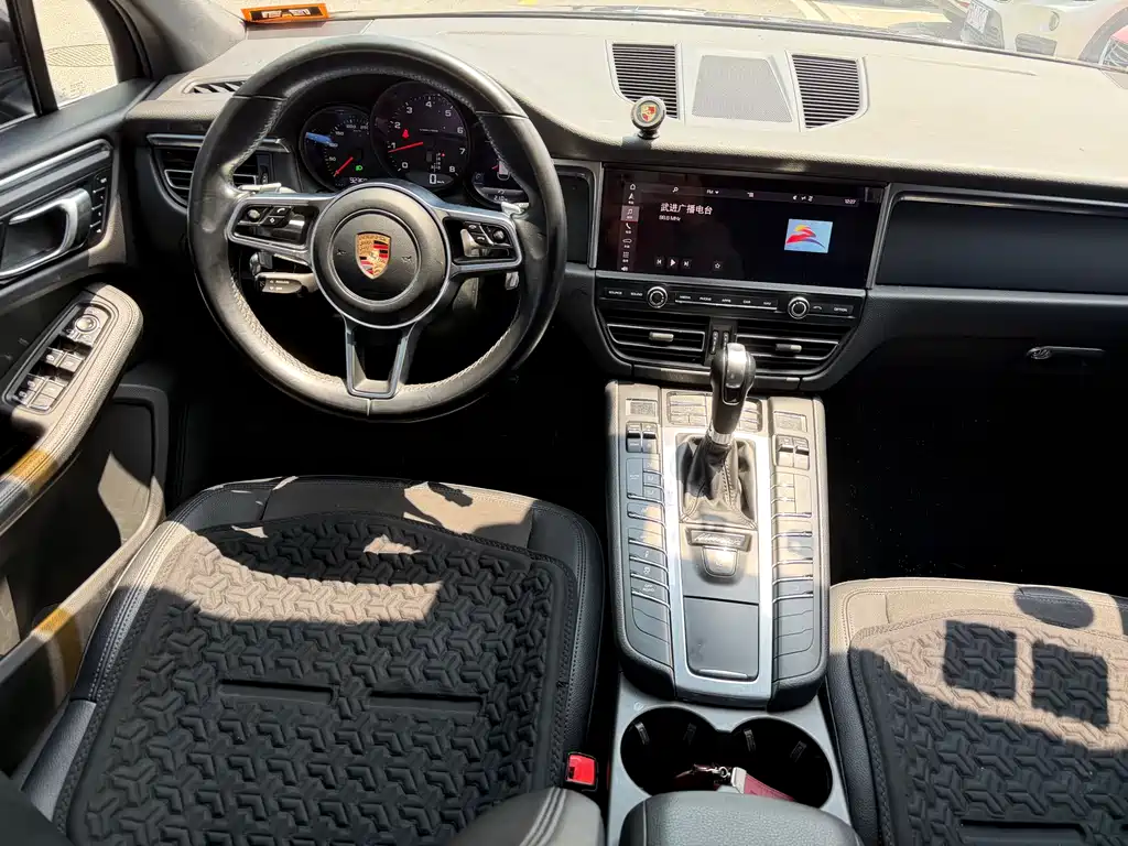 Porsche Macan 2019 — фото 12