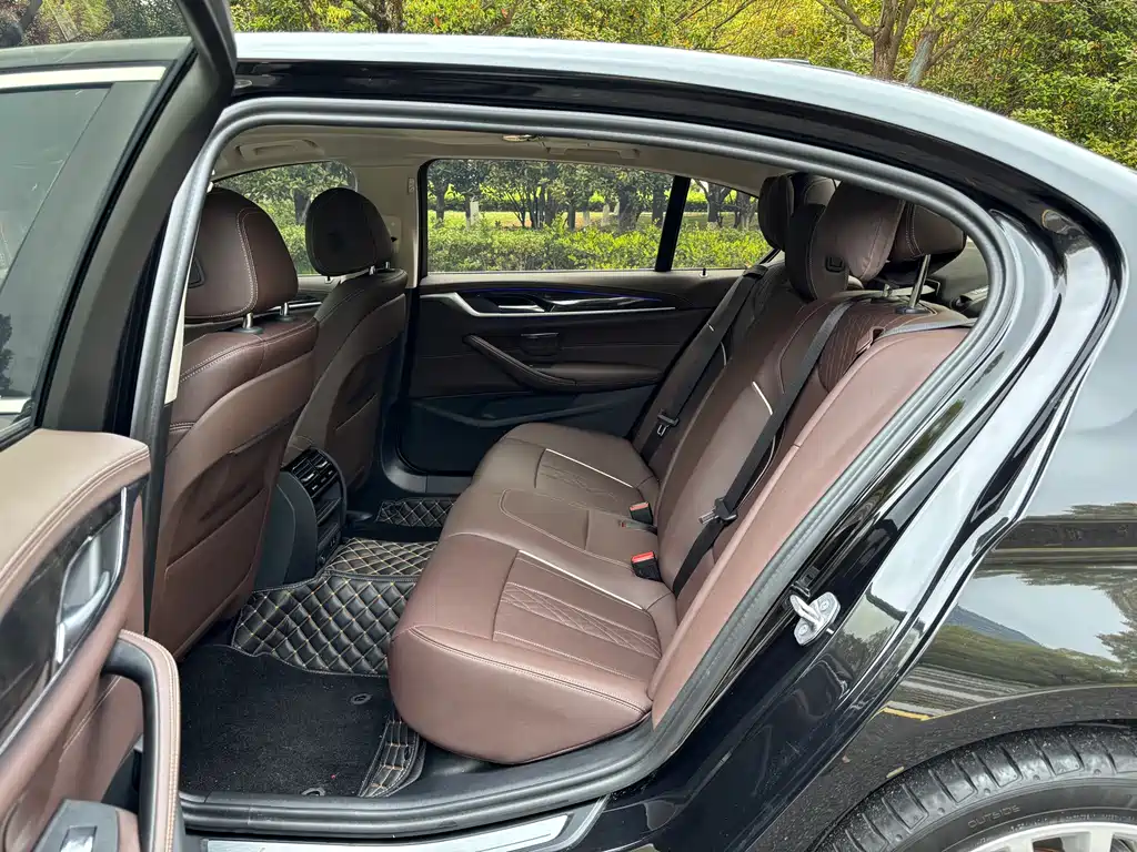 BMW 5 Series 2023 — фото 12