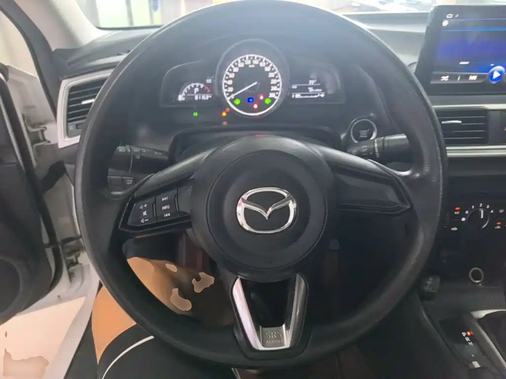 Mazda 3 Axela 2019 — фото 11