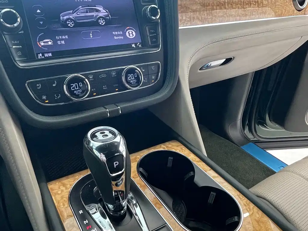 Bentley Bentayga 2020 — фото 8