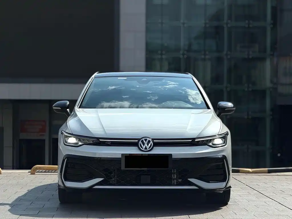 Volkswagen Golf 2025