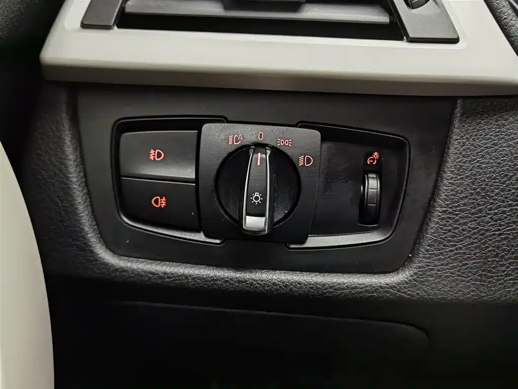 BMW 3 Series 2016 — фото 21