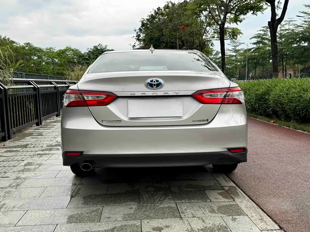 Toyota Camry 2021 — фото 4