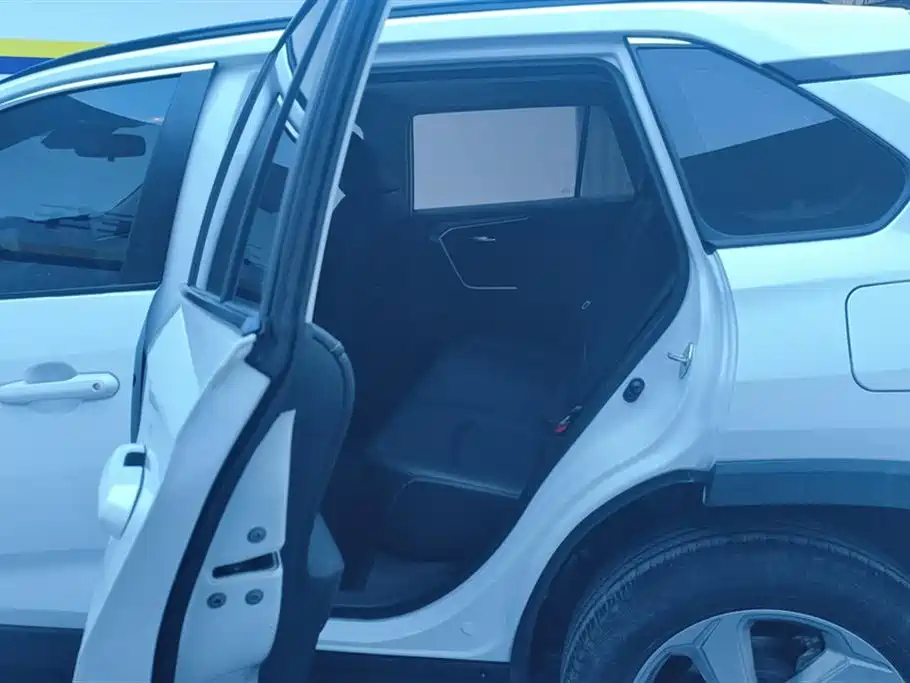 Toyota RAV4 2021 — фото 11