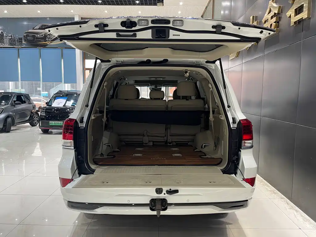 Toyota Land Cruiser 2019 — фото 12