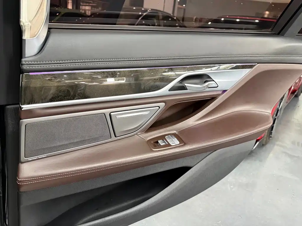 BMW 7 Series 2016 — фото 25