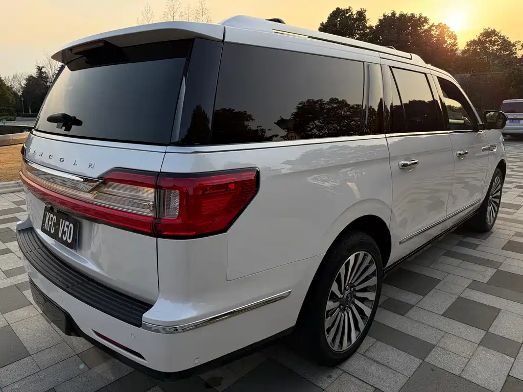 Lincoln Navigator 2019 — фото 10