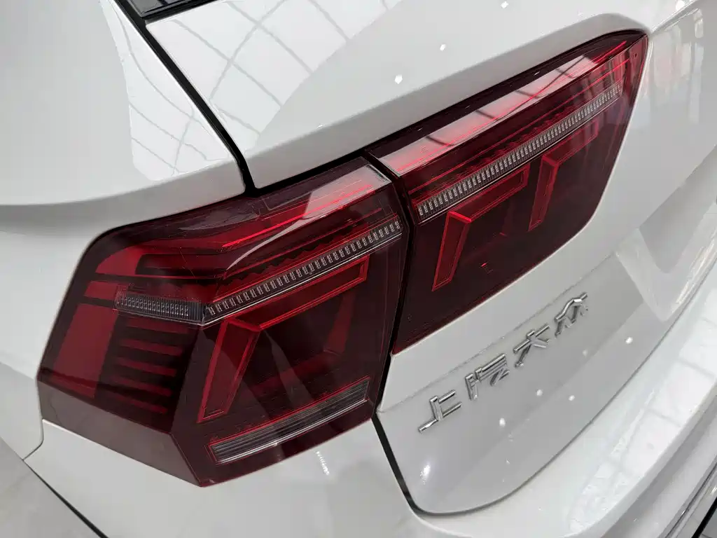 Volkswagen Tiguan L 2023 — фото 4