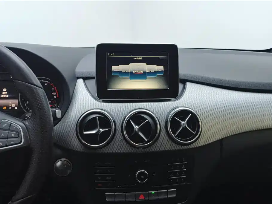 Mercedes-Benz B-Class 2016 — фото 13