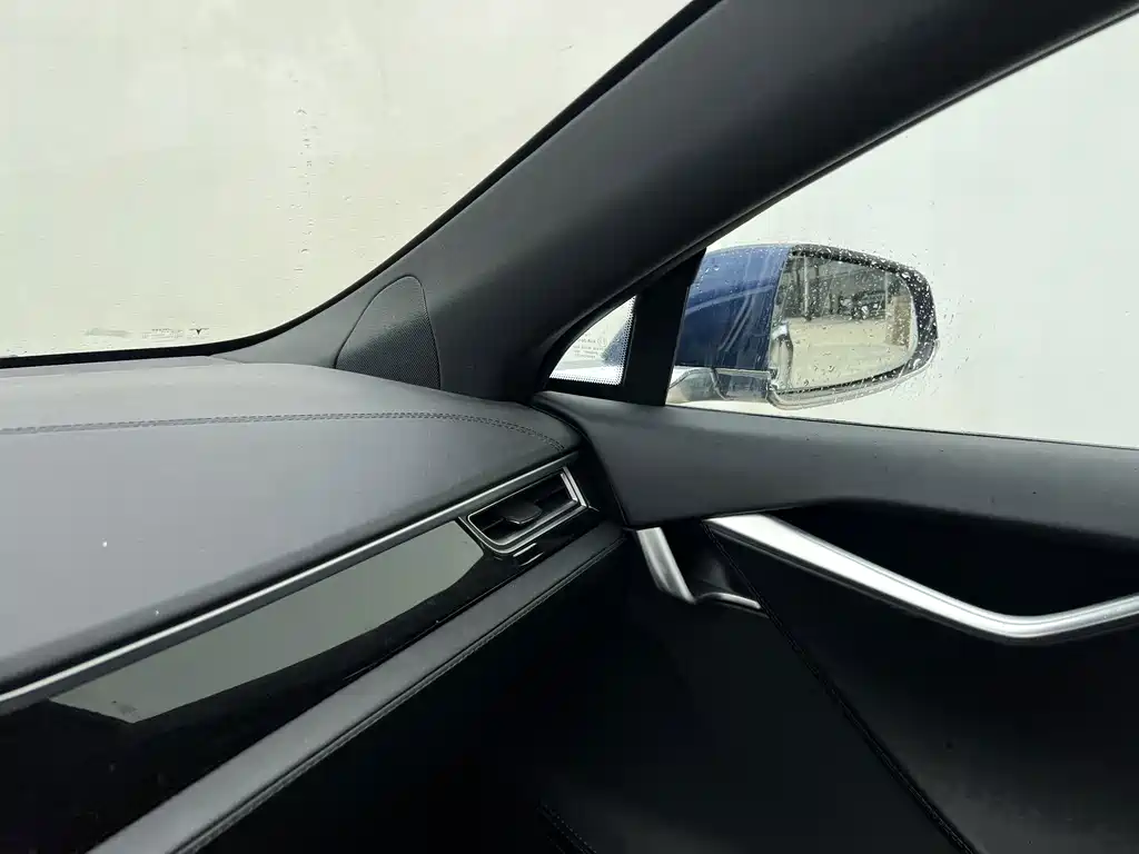 Tesla Model S 2017 — фото 12