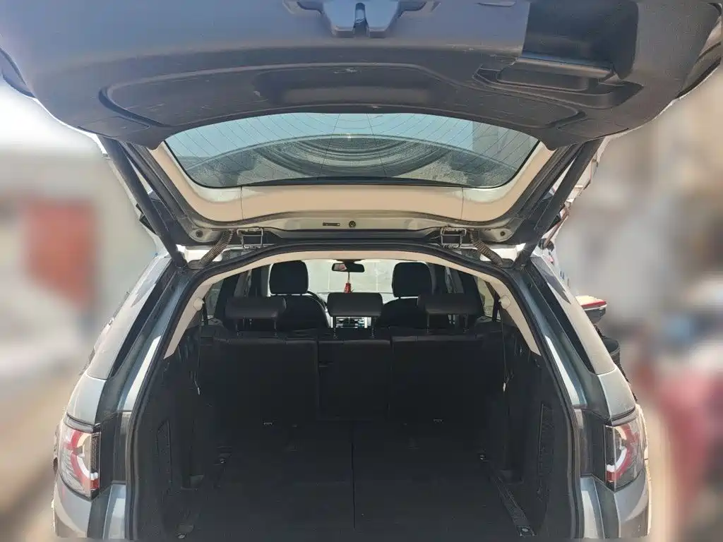 Land Rover Discovery Sport 2018 — фото 10