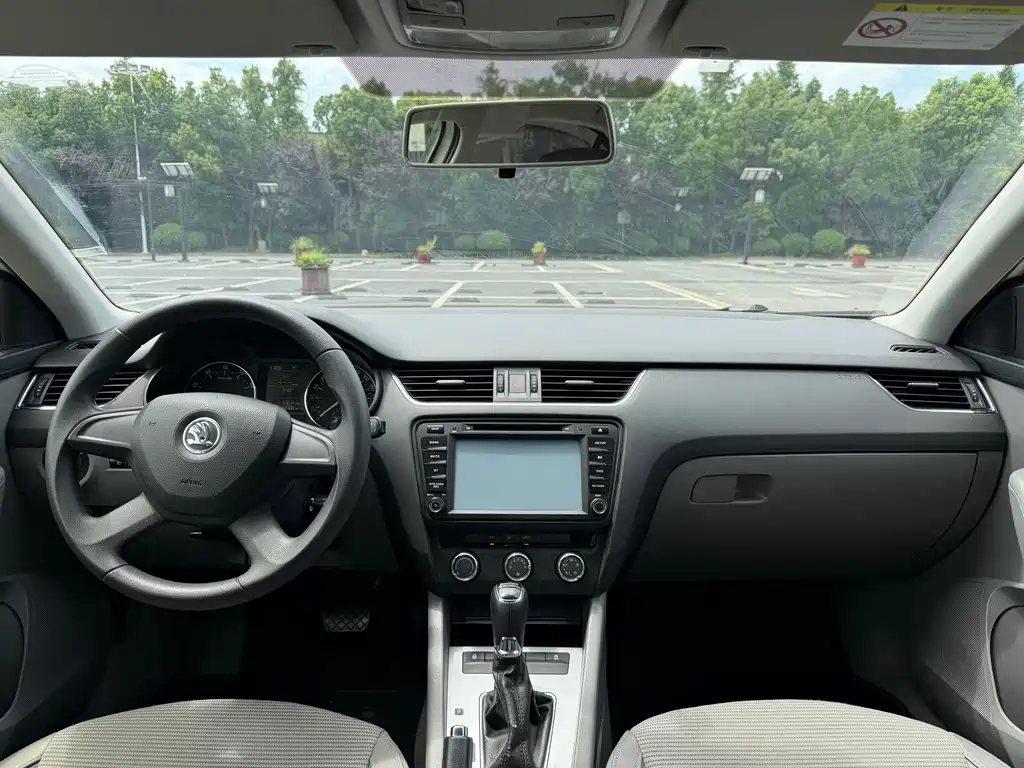 Skoda Octavia 2015 — фото 10