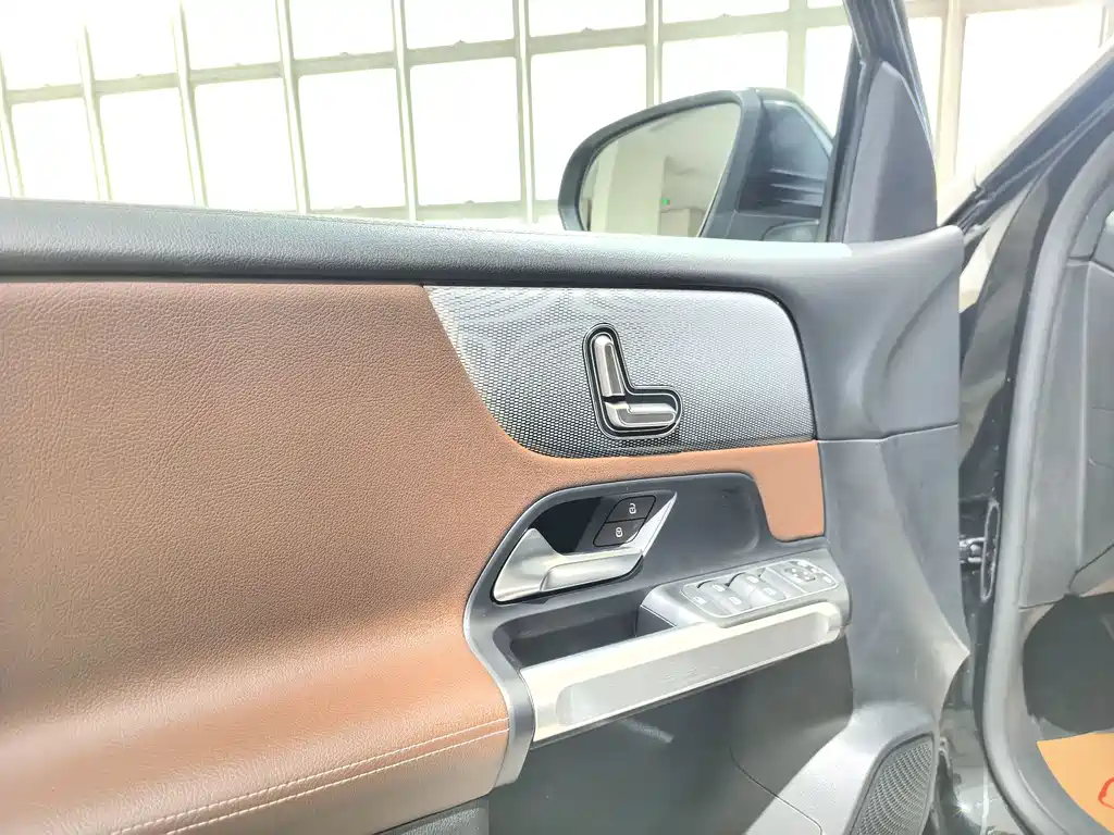 Mercedes-Benz GLB 2023 — фото 11