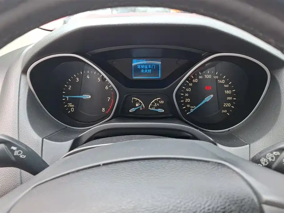 Ford Focus 2015 — фото 14