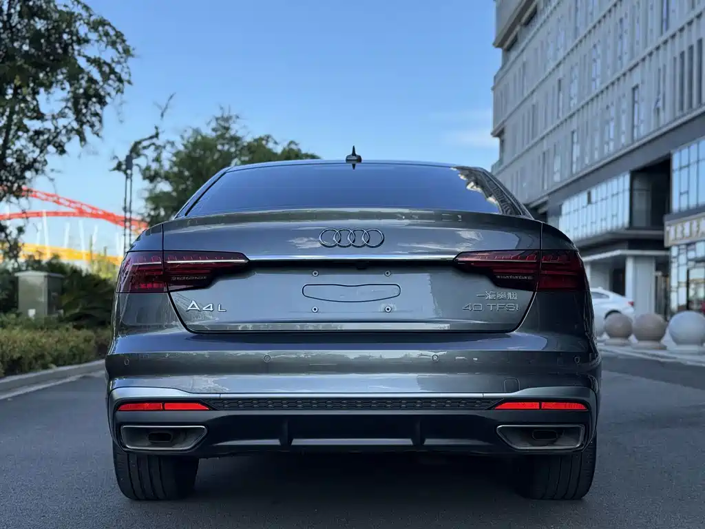 Audi A4L 2023 — фото 11
