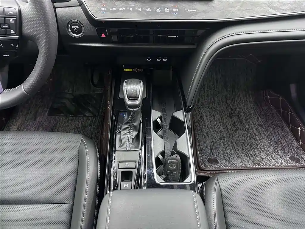 Toyota Camry 2024 — фото 17