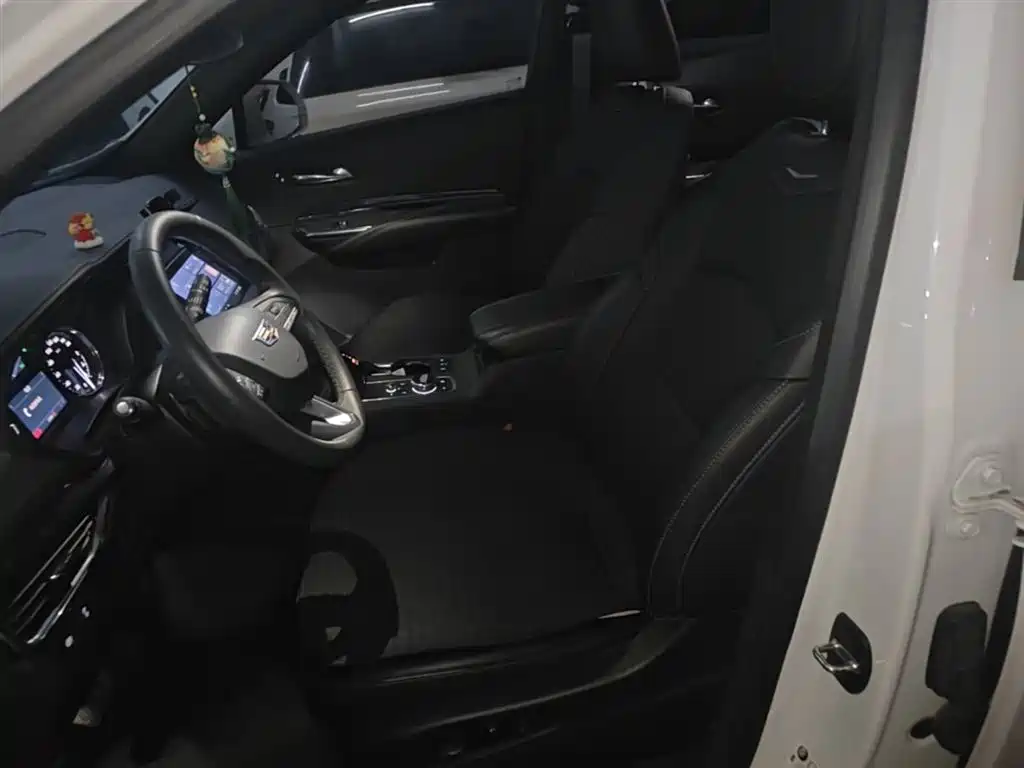 Cadillac XT4 2023 — фото 15