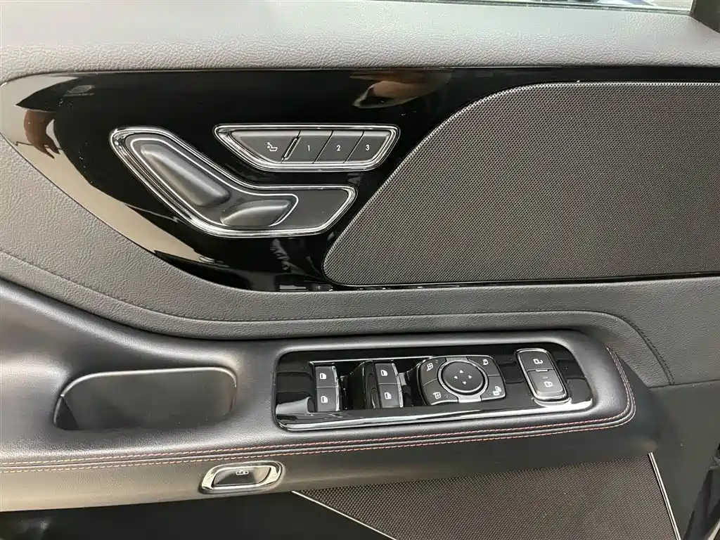 Lincoln Aviator 2021 — фото 10