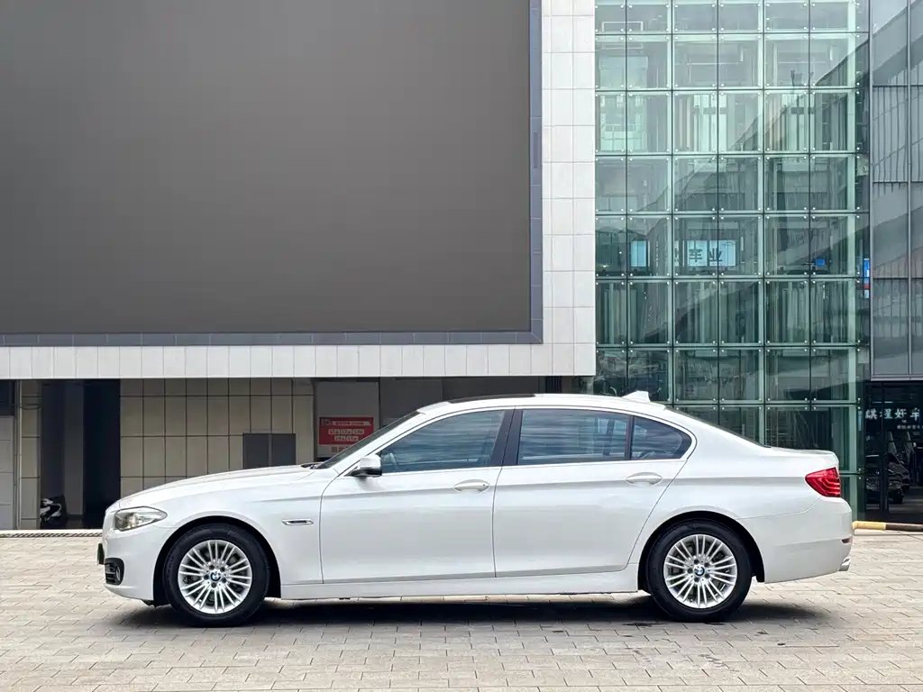 BMW 5 Series 2015 — фото 3