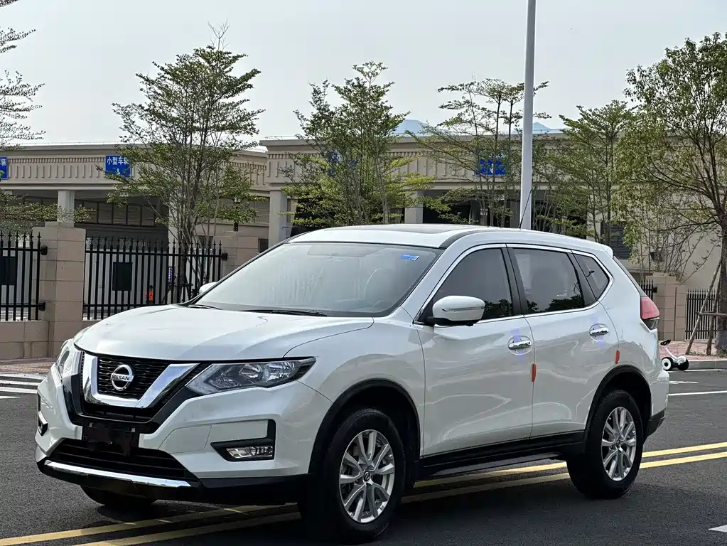 Nissan X-Trail 2017 — фото 1