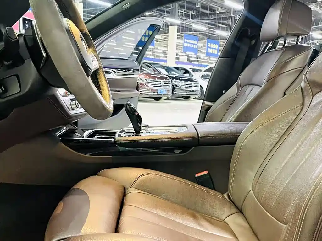 BMW 7 Series 2018 — фото 7