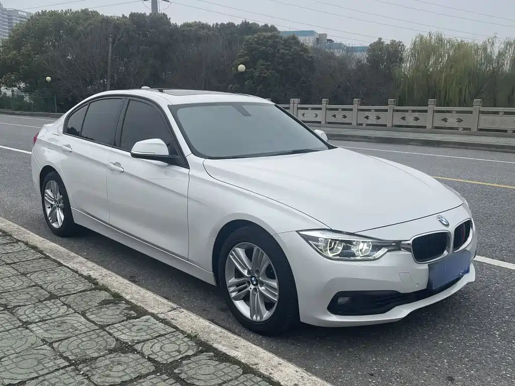 BMW 3 Series 2018 — фото 5