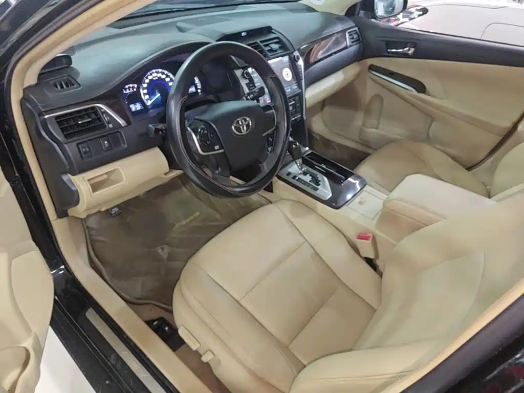 Toyota Camry 2015 — фото 15