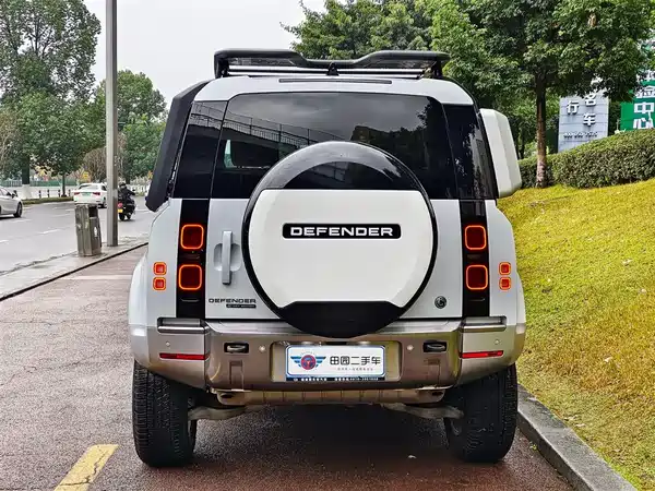 Land Rover Defender 2022