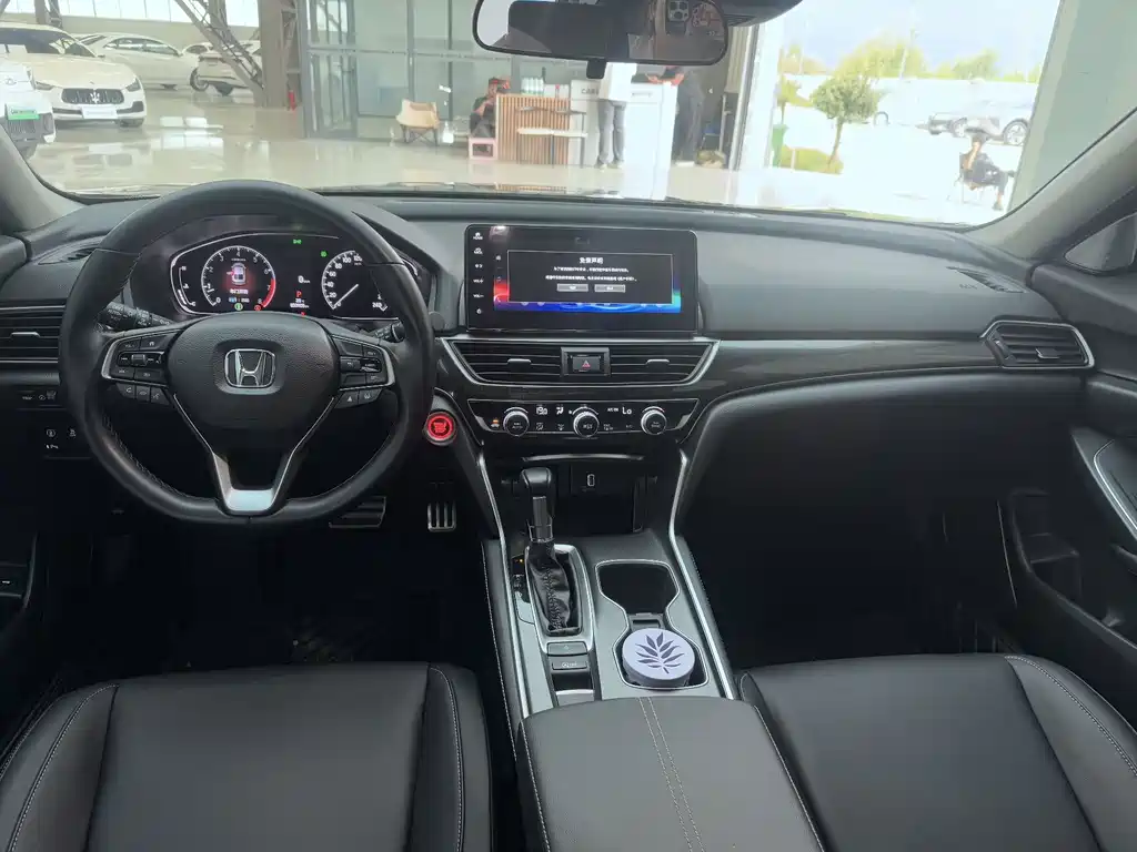 Honda Accord 2022 — фото 10
