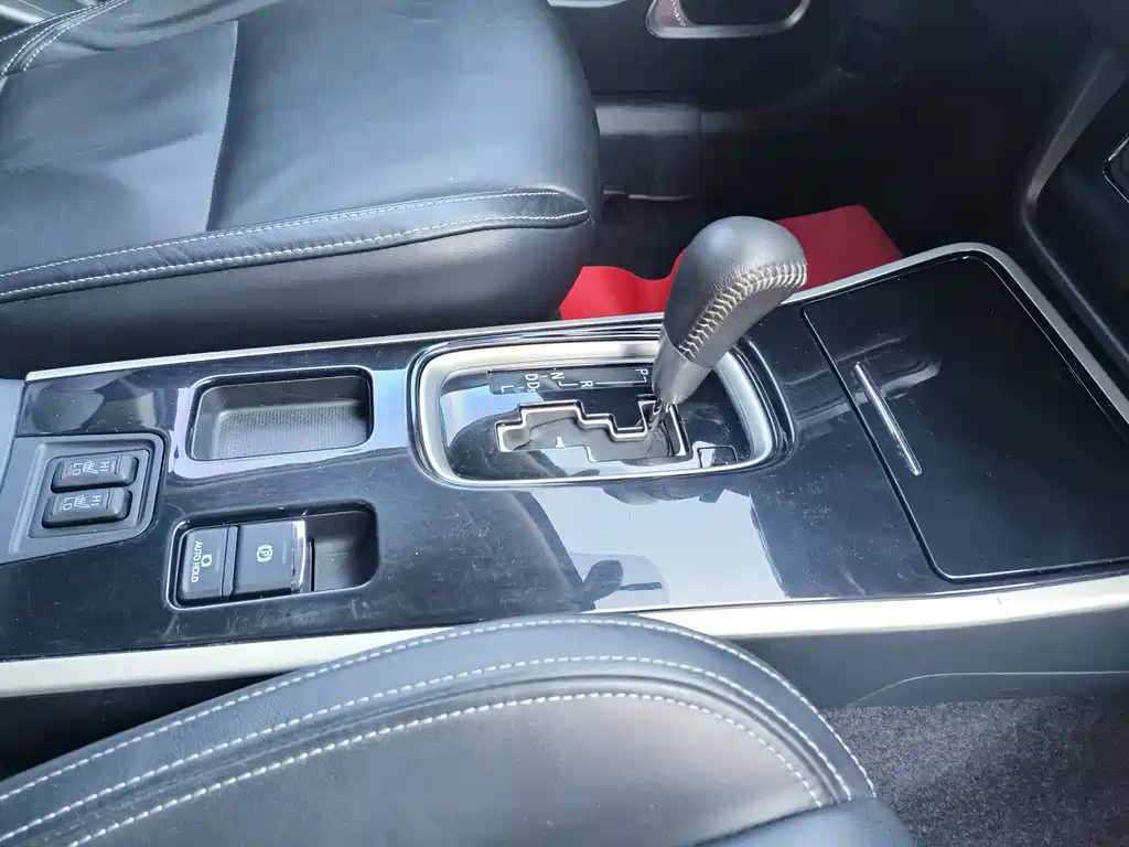 Mitsubishi Outlander 2021 — фото 10