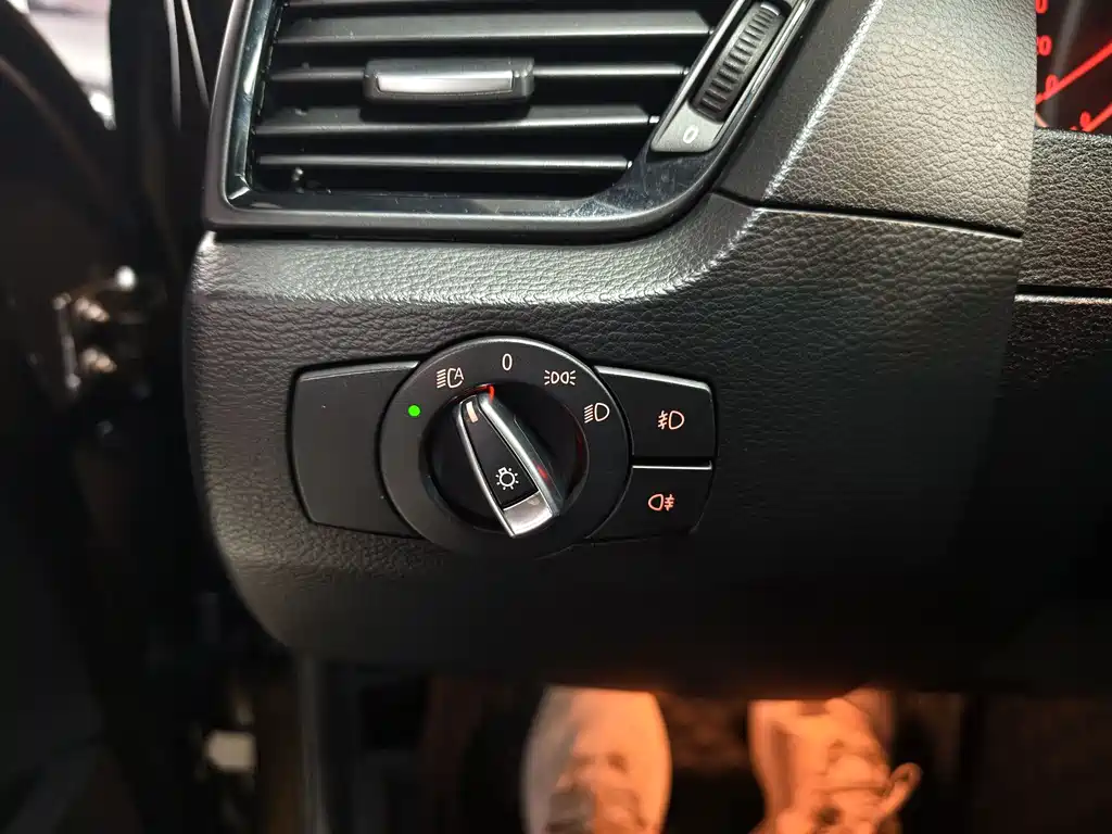 BMW X1 2015 — фото 15